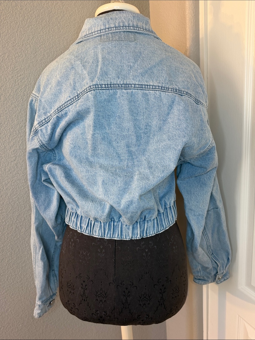 Blank NYC Light Blue Denim Jacket Size Medium - Picture 6 of 9